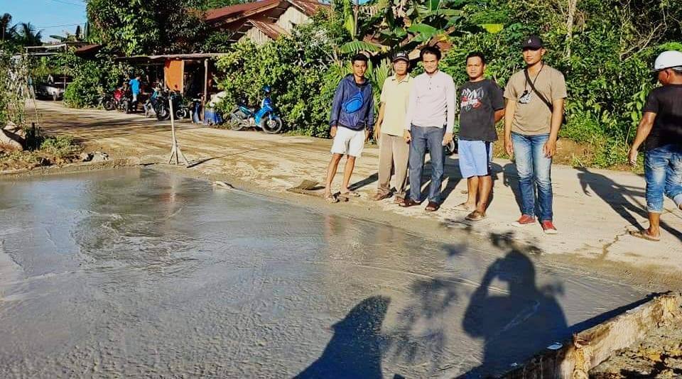 Gunakan Dana Pokir, Wakil Ketua DPRD Samarinda Perbaiki Jalan Rusak di Kecamatan Sungai Kunjang
