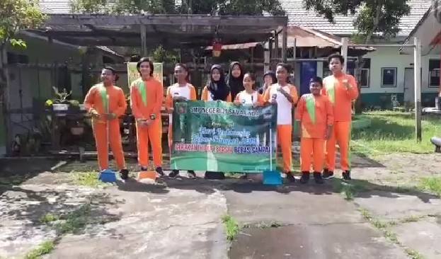 Kampanye Kader Adiwiyata, Siswa SMPN 21 Samarinda Sampaikan Pesan Hidup Bersih