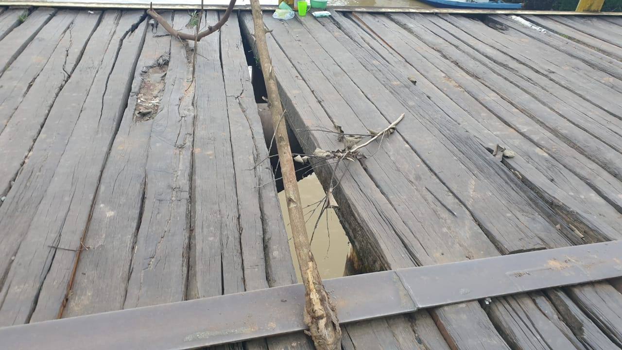 Kerusakan di jembatan ulin di Desa Tanjung Limau, Kecamatan Muara Badak, Kukar.