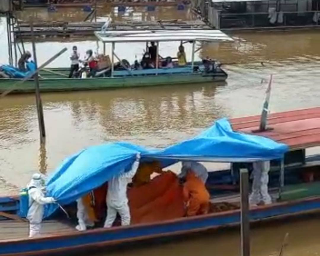 Pria 48 Tahun Asal Samarinda Meninggal Mendadak di Kapal Penyeberangan Mangkurawang, Dievakuasi Petugas APD Lengkap