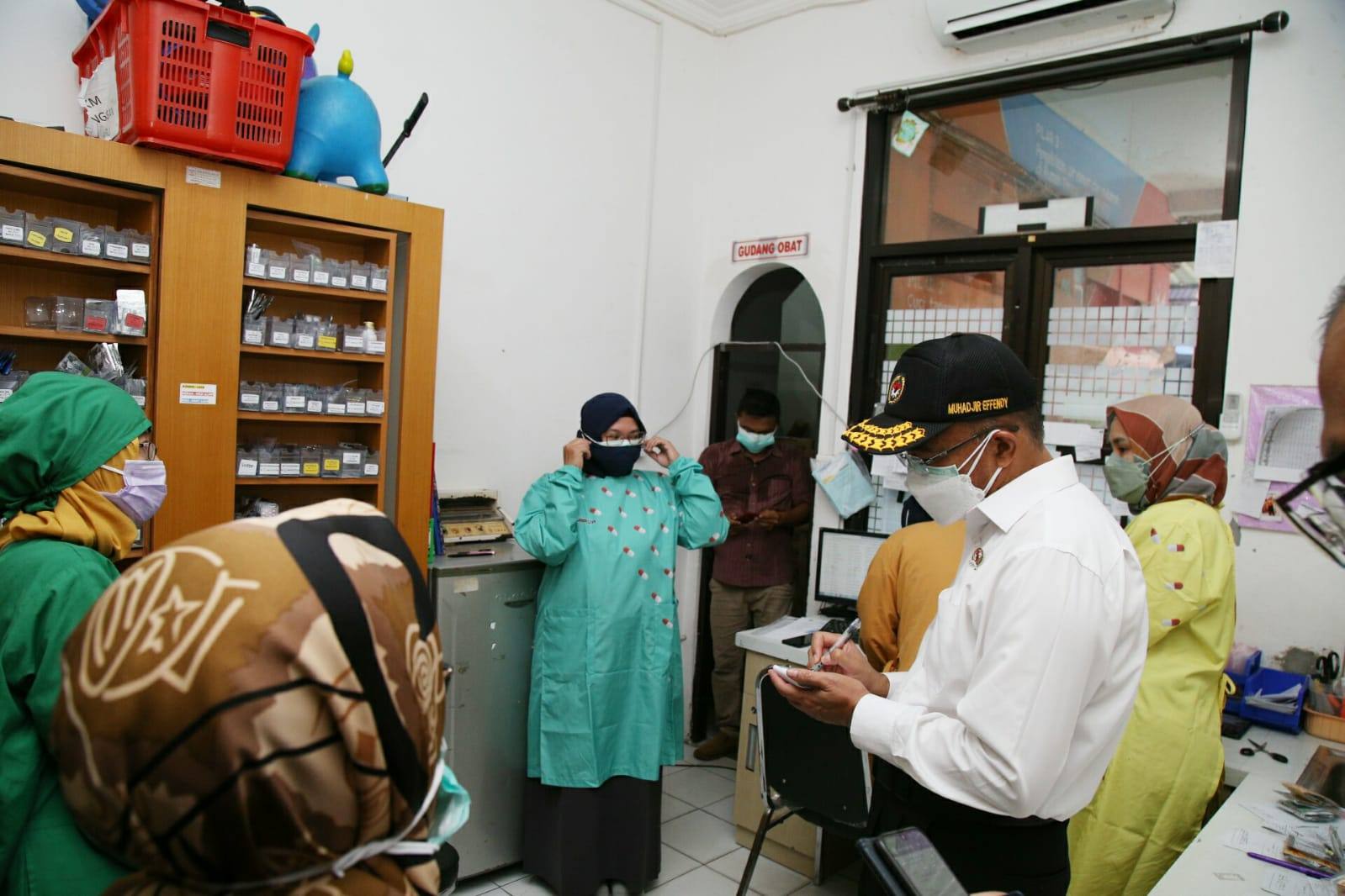 Kunjungan ke Balikpapan, Menko PMK Muhadjir Effendy Minta Stok Vaksin Covid-19 Dihabiskan