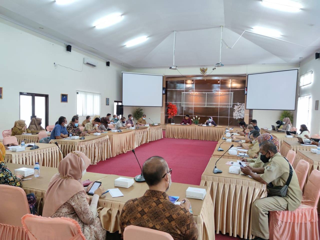 Suasana rapat koordinasi dalam rangka mengembangkan potensi dan peluang investasi di Kalimantan Timur yang dihadiri sejumlah pemangku kepentingan.