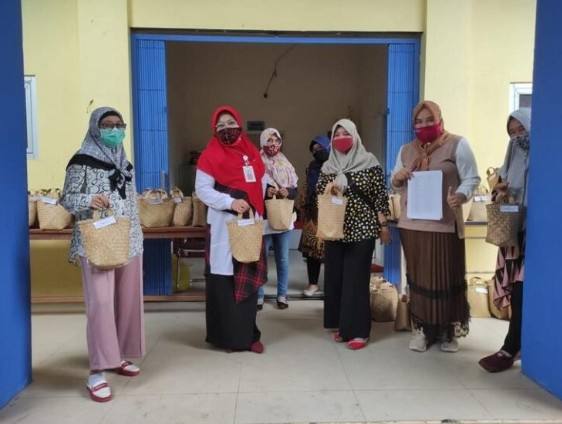 Sejumlah Sekolah di Samarinda Bagikan Daging Qurban Sesuai Prokes