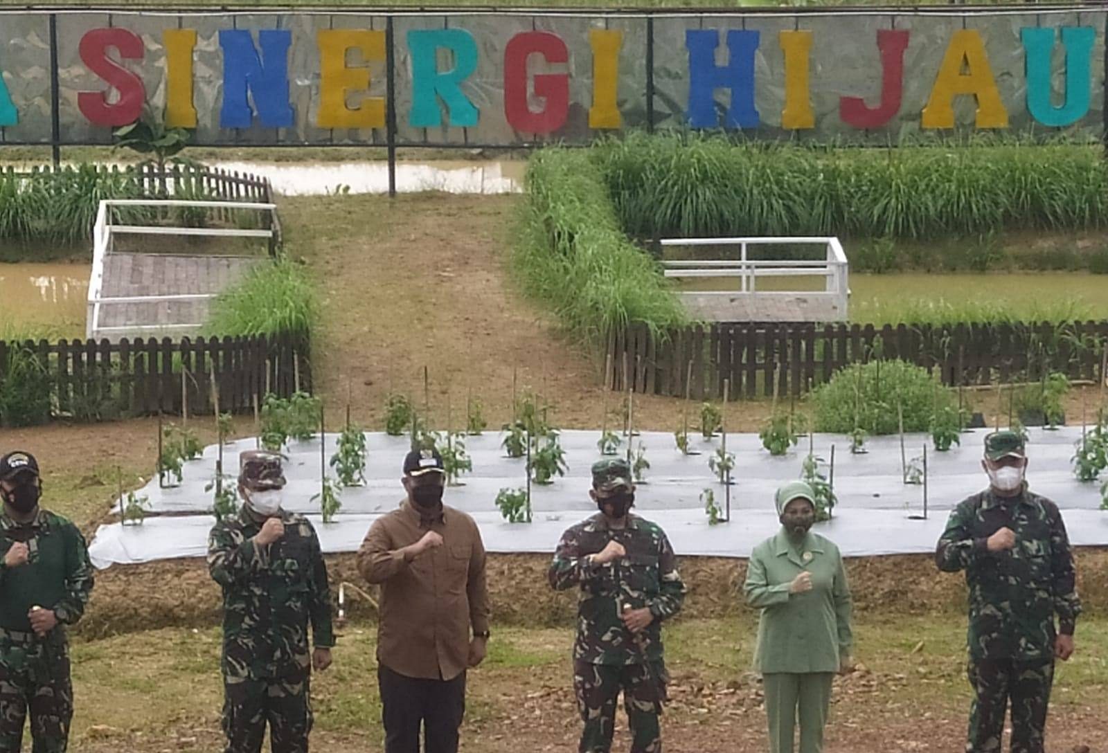 Bupati Kukar, Edi Damansyah saat mendampingi penilaian lomba Binter tingkat nasional TNI Angkatan Darat.(Supri/Kaltimtoday.co)