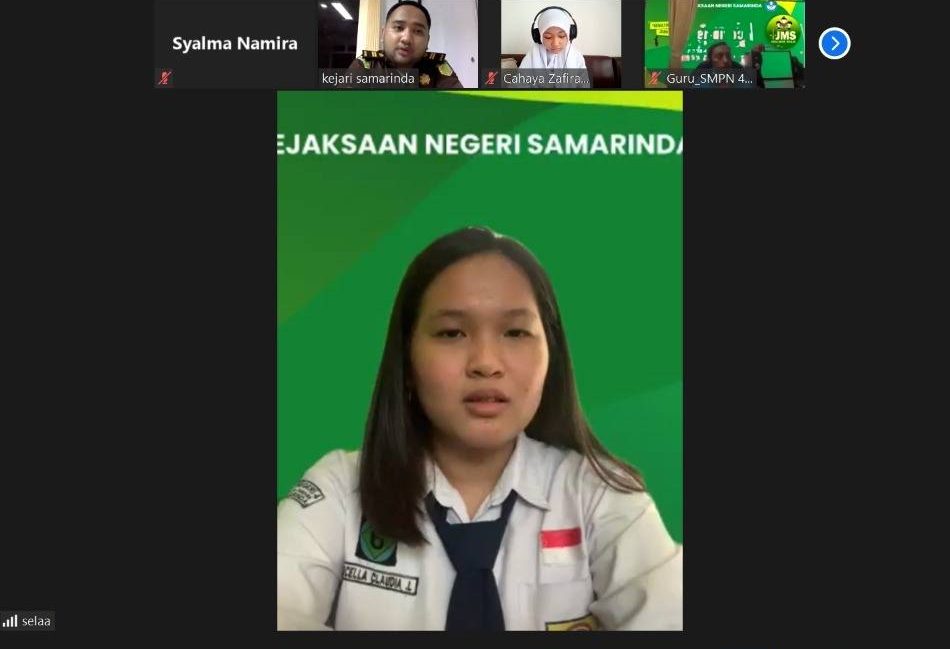Siswa SMP Negeri 4 Samarinda aktif bertanya dalam program Jaksa Masuk Sekolah, Kamis 5/8/2021).