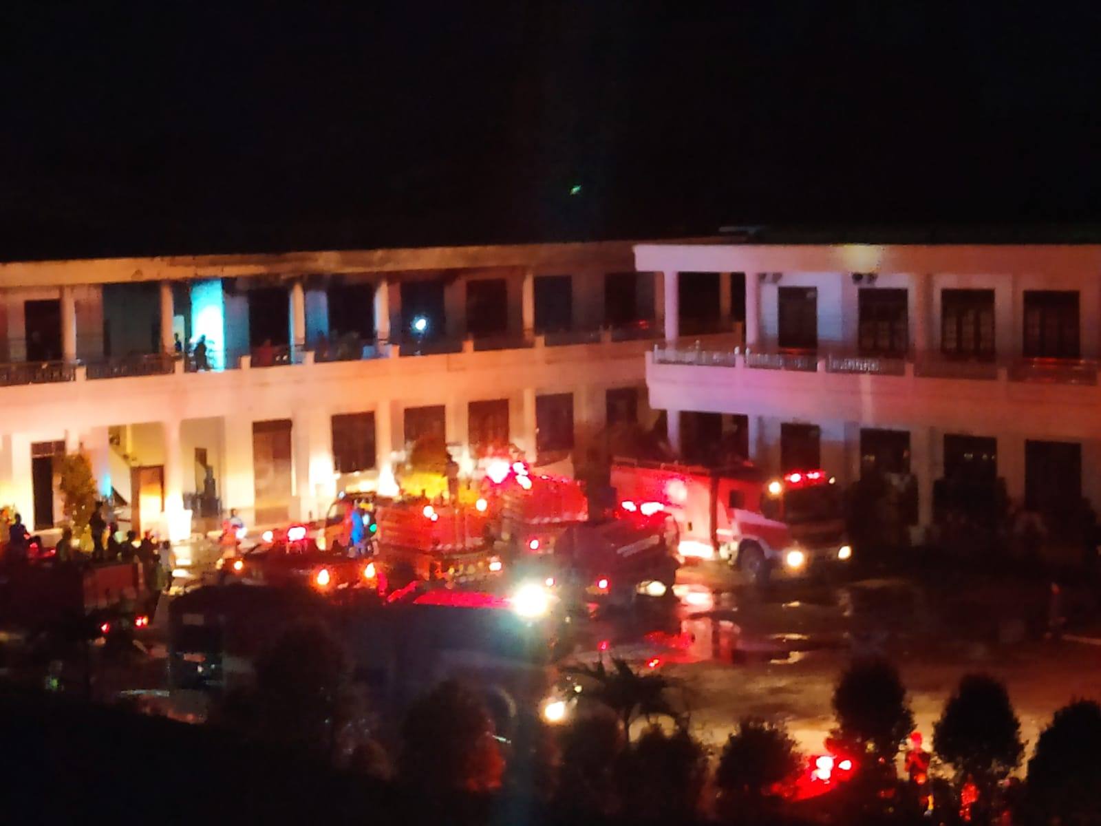 Kebakaran di Ponpes Al Mahsyar Nurul Iman, 10 Santri Putra Dilarikan ke Rumah Sakit karena Sesak Nafas