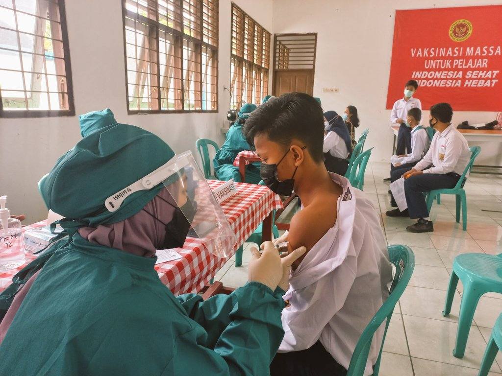 500 Siswa di SMP Negeri 36 Samarinda Terima Vaksinasi Covid-19 Dosis Kedua