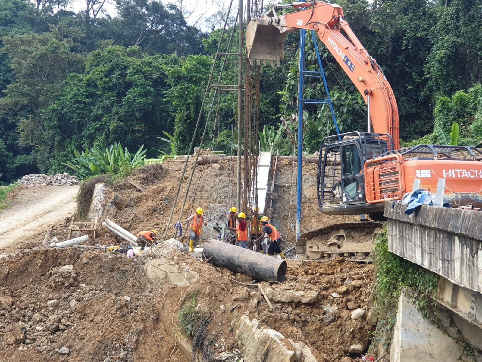 Situasi pembangunan jembatan penjalin di Kecamatan Tabang, Kukar. (Istimewa).