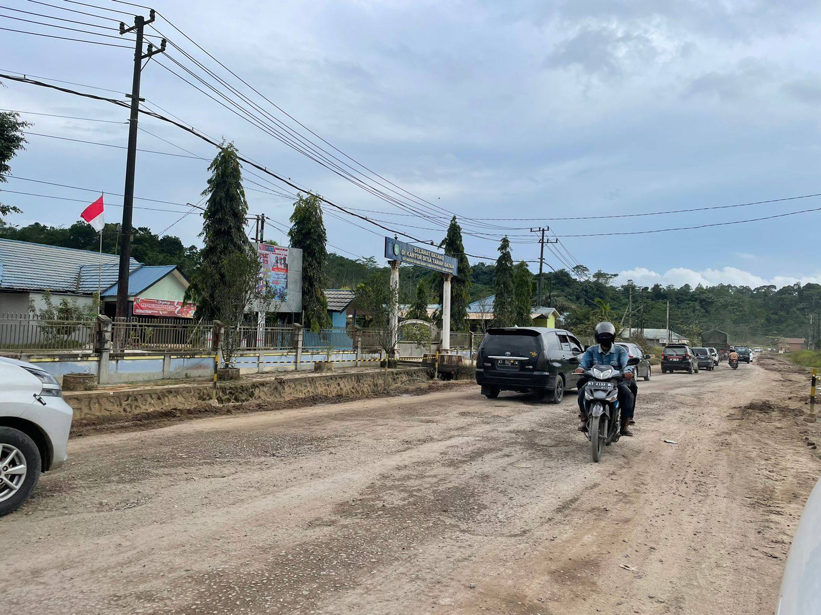 Gelontorkan Anggaran Rp38 Miliar, Jalan Rusak Desa Tanah Datar Bakal Diperbaiki Tahun Ini