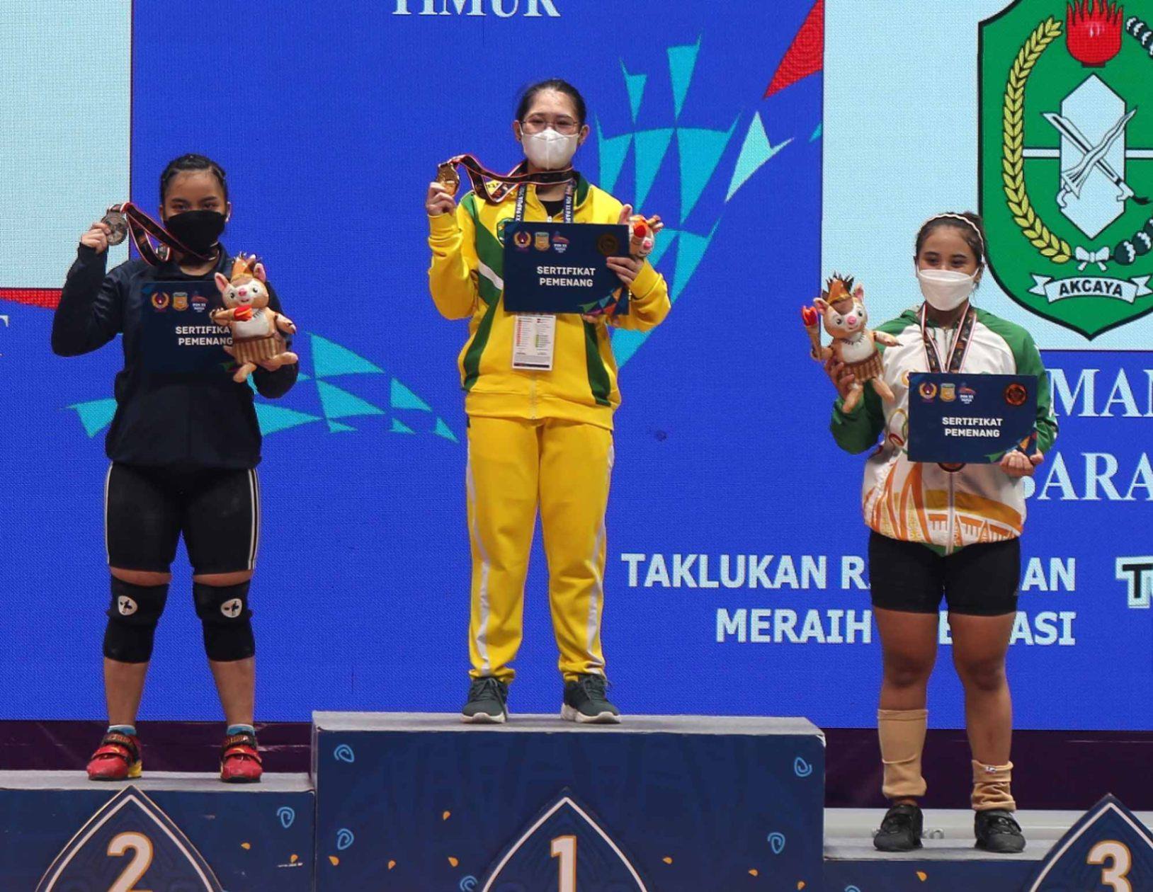 Atlet Angkat Besi Putri Kaltim Nelly Raih Medali Emas Kelas 49 Kilogram