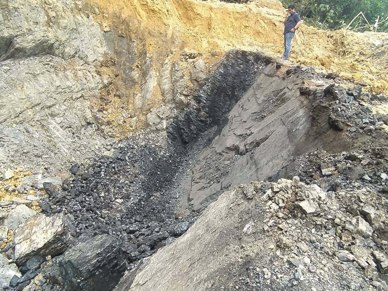 Lokasi pengupasan lahan di diduga tambang ilegal di Desa Sumber Sari di kawasan wisata air terjun. (Supri/Kaltimtoday.co)