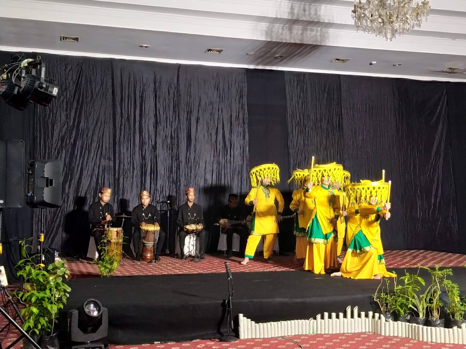 Penampilan seni tari di event yang digelar Disdikbud Kukar. (Supri/Kaltimtoday.co).