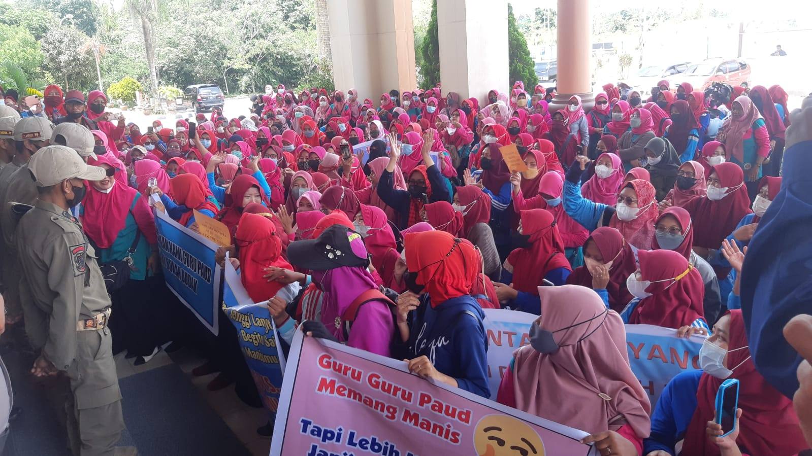 Tuntut Hibah Nunggak 10 Bulan, Ratusan Guru PAUD Demo Bupati PPU