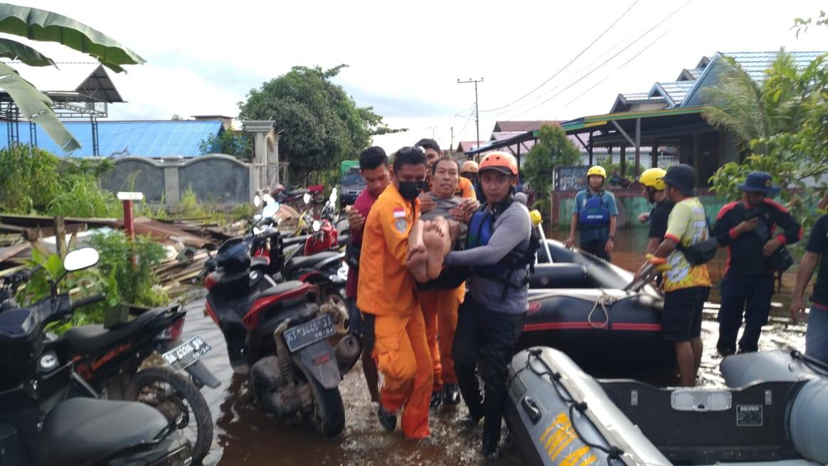 Lima Desa di Kecamatan Bengalon Kutim Kembali Terendam Banjir, Basarnas Bantu Evakuasi Warga