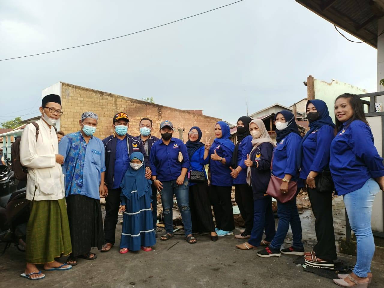 DPD Partai Nasdem mengunjungi Panti Asuhan Nurul Hidayah Loktuan untuk menyalurkan bantuan kepada korban kebakaran.