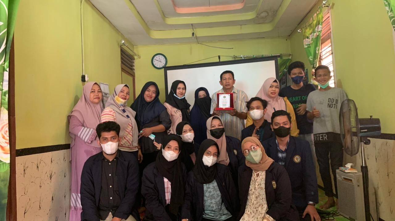 Mahasiswa dan dosen Fakultas Farmasi UMKT berharap pelatihan memberikan manfaat ke masyarakat untuk meningkatkan imunitas tubuh selama pandemi Covid-19.