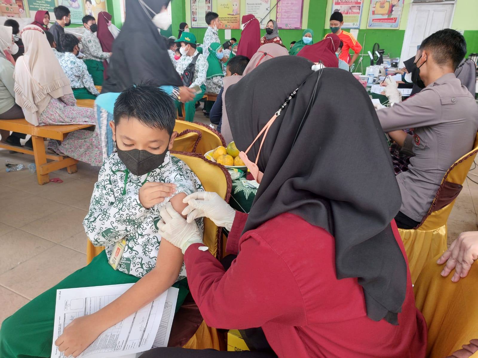 Kerjasama dengan Polres Kukar, 665 Siswa SD Muhammadiyah Tenggarong Ikut Vaksinasi 