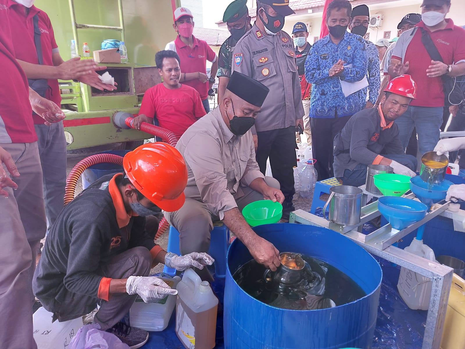 Distribusikan 16 Ribu Liter Minyak Goreng, Bupati Kukar: Jangan Ada yang Ambil Keuntungan