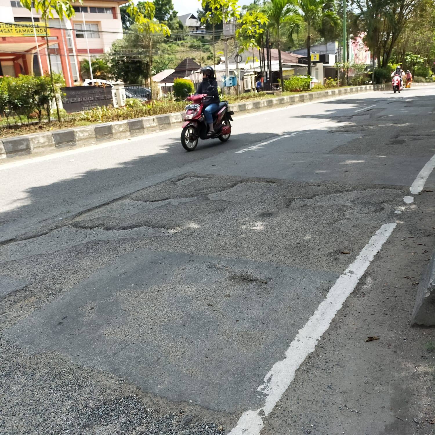 Jalan M Yamin Rusak dan Berlubang, Andi Harun Diminta Segera Perbaiki