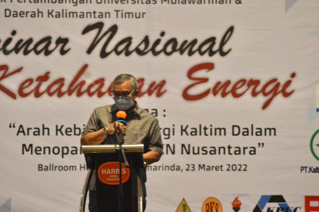 Rektor Unmul Prof Masjaya hadir dalam seminar nasional yang digelar Ikatan Keluarga Alumni Teknik Pertambangan Unmul, Rabu (23/3/2022) di Hotel Harris Samarinda.