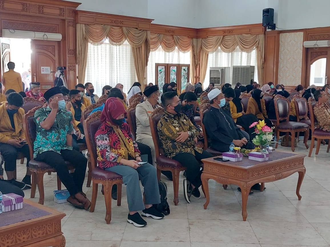 Wakil Bupati Kukar Rendi Solihin saat menghadiri pembukaan Rakerwil IPM Kaltim di Pendopo Wabup Kukar. (Supri/Kaltimtoday.co).