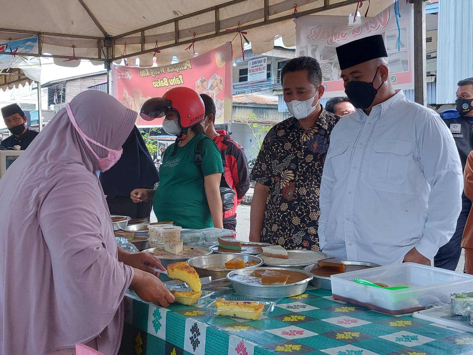 Bupati Kukar Sambangi Pasar Ramadan di Tenggarong