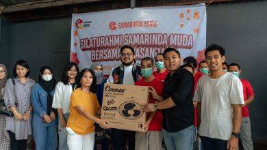 Ketua Harian Samarinda Muda Garin Yudha Primaditya menyerahkan bantuan kipas angin ke Yayasan JAM Samarinda yang menampung ratusan ODGJ.