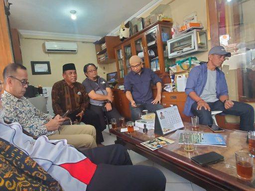 Ketua Pembina Yayasan Uniba Dr Rendy Susiswo Ismail dan pengurus Masjid Uniba Balikpapan lainnya saat berkunjung ke Masjid Jogokariyan. (Istimewa)