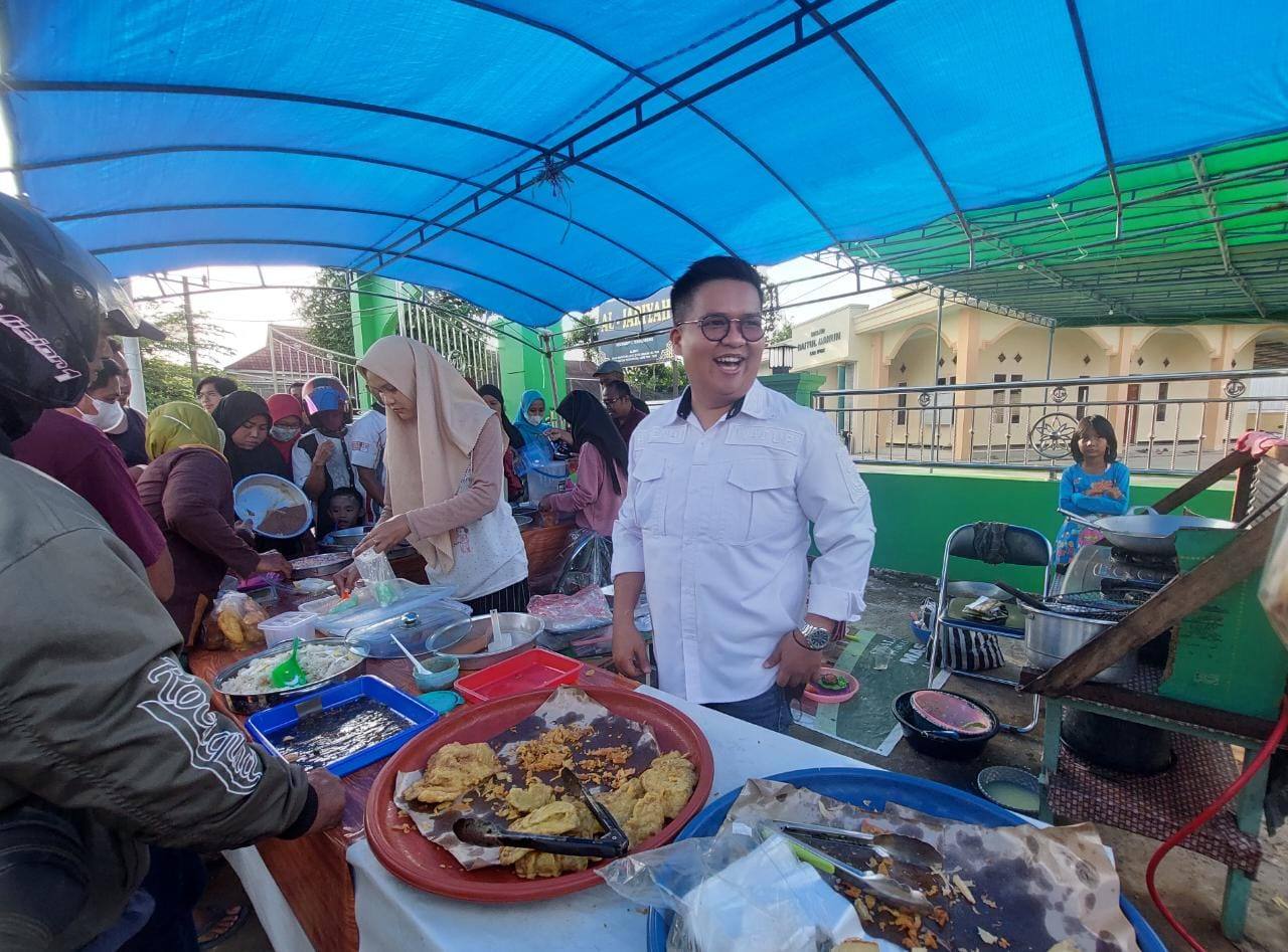 Tinjau Harga Bahan Makanan di Pasar Ramadan, Wabub Kukar Borong Dagangan UMKM