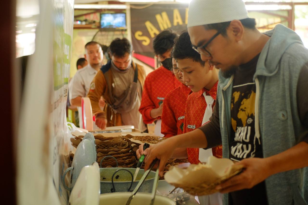 Bantu Sesama, Rumantis Gaspol Samarinda Sediakan 200 Porsi Makan Gratis Tanpa Syarat