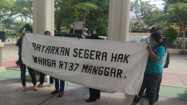 Tuntut Uang Ganti Rugi Lahan Tol Balsam, Warga RT 37 Datangi Pengadilan Negeri Balikpapan
