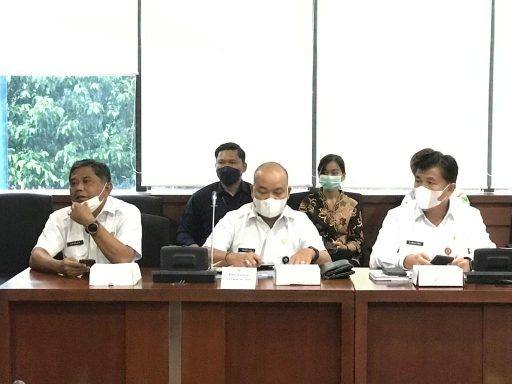 Plt Bupati PPU, Hamdam (kiri) saat menghadiri kunker DPD RI di Kantor Gubernur Kaltim, Rabu (15/06/22). (Foto: Humassetkab PPU)