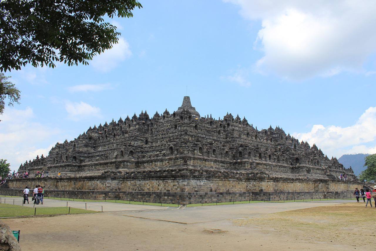 Kenaikan Harga Tiket ke Candi Borobudur Ditunda