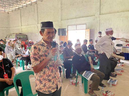 Warga Desa Muruat antusias mengikuti sosialisasi perda yang disampaikan Anggota DPRD Kaltim, Andi Faisal Assegaf.