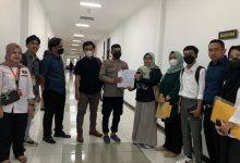 LKBH FH Unmul dan PUSHPA melaporkan dosen Fahutan atas dugaan pelecehan seksual ke Polresta Samarinda, Senin (29/8/2022).