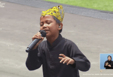Farel Prayoga saat menyanyikan "Ojo Dibandingke" di Istana Negara disaksikan Presiden Jokowi dan menteri.