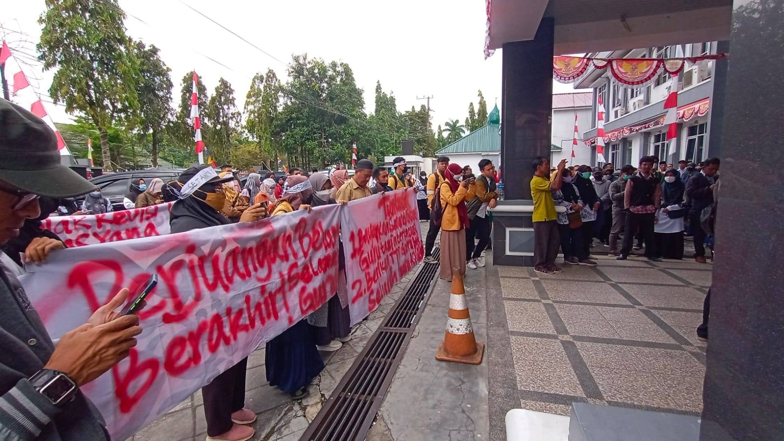 Ramai-Ramai Kritik Rencana Penghapusan Insentif Guru di Samarinda