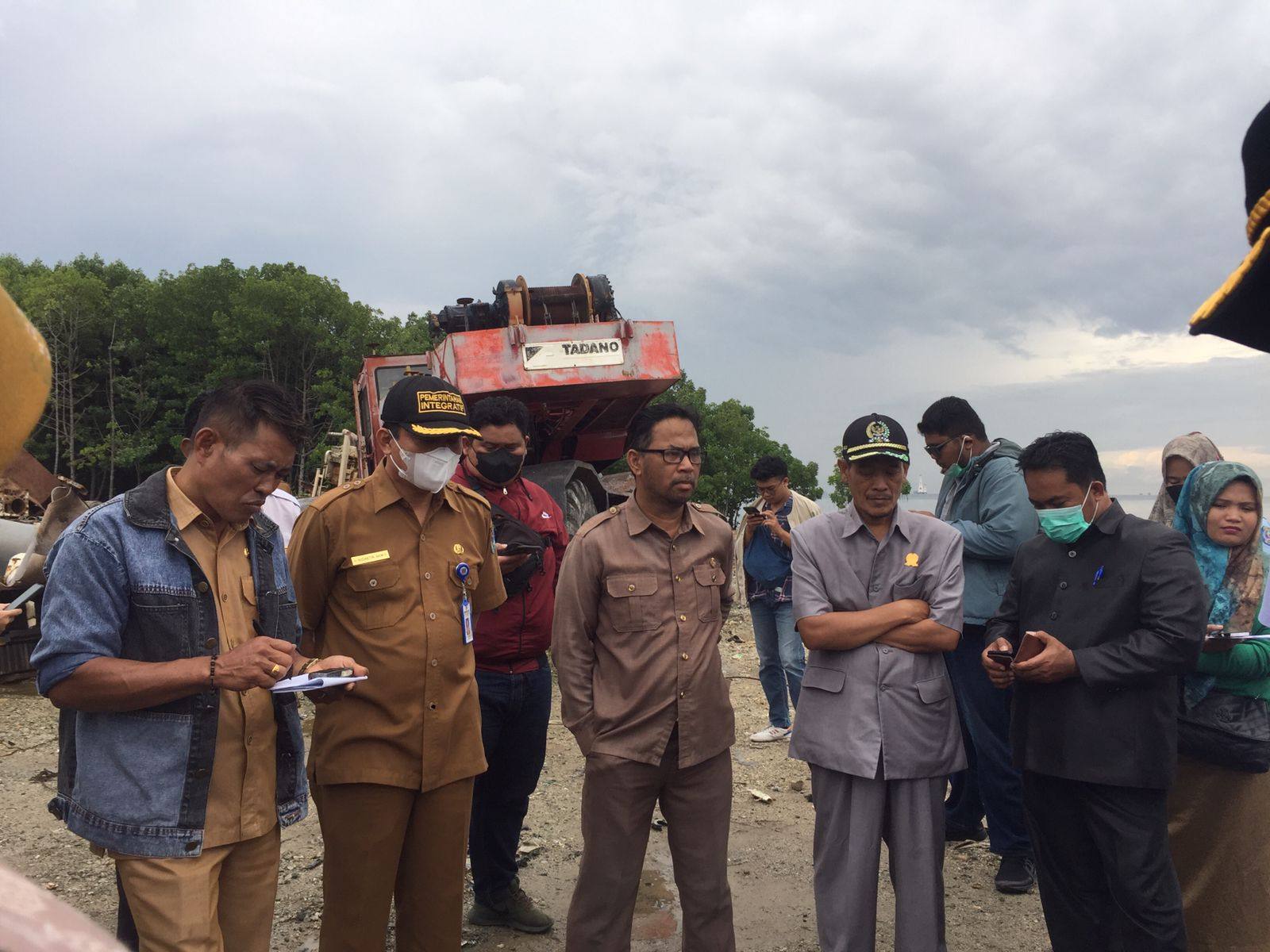 Warga Keluhkan Penumpukan Besi Tua di Tanjung Laut Indah, Komisi III Tinjau Lapangan