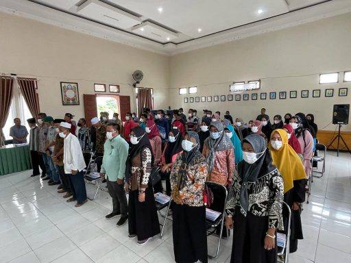 Warga Muara Komam di Kabupaten Paser menghadiri Sosialisasi Peraturan Daerah (Sosperda) yang digelar Anggota DPRD Kaltim Andi Faisal Assegaf.
