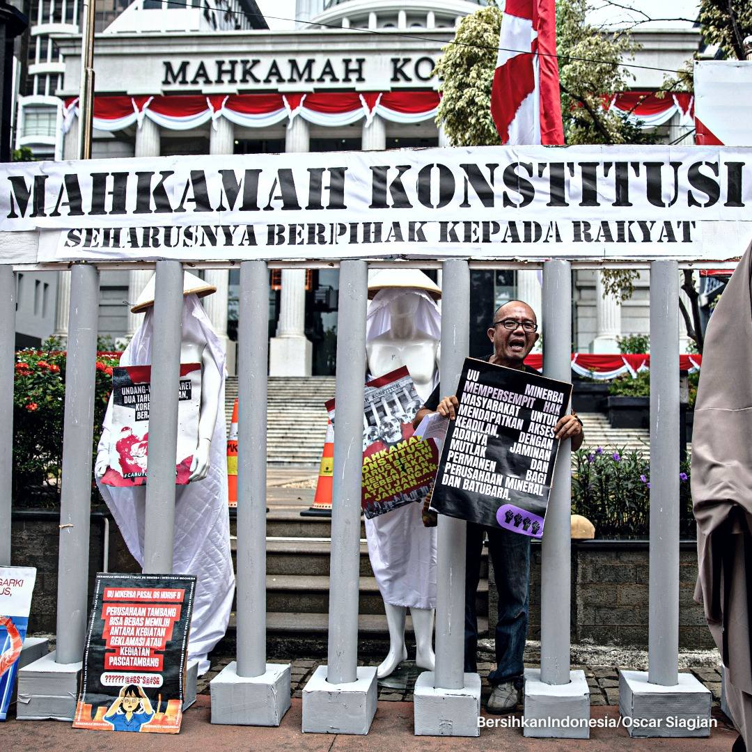 Gelar Aksi Teatrikal Protes UU Minerba, Gerakan #BersihkanIndonesia Minta MK Buktikan Independensi