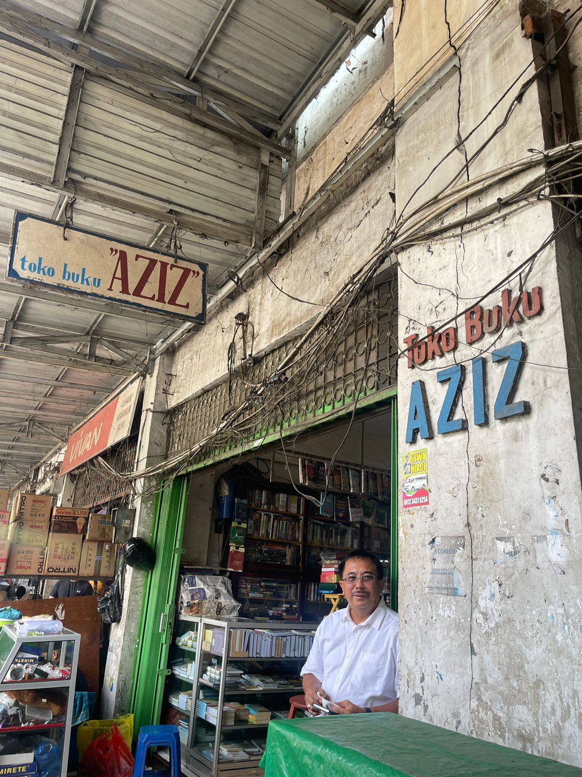 Toko Buku Aziz di Pasar Pagi