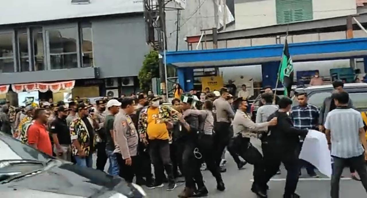 Polisi Tangkap Demonstran yang Gelar Aksi Unjuk Rasa Tolak Kedatangan Ma'ruf Amin ke Balikpapan