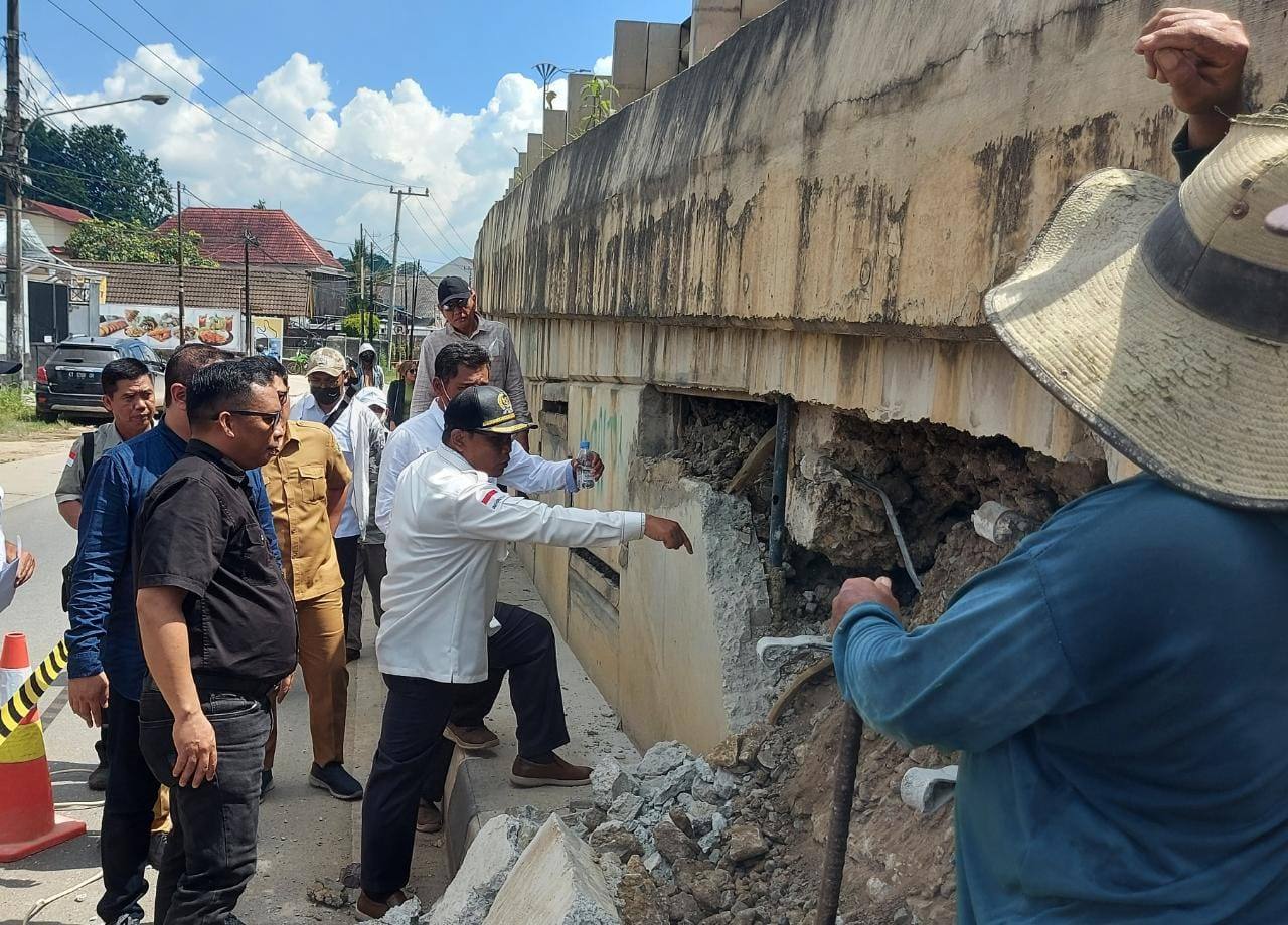 Soal Retakan Flyover, Komisi III DPRD Samarinda Lakukan Sidak, Pemkot Diminta Segera Perbaiki