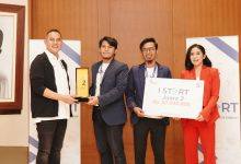 Pendiri Bidfish.id Sulthan Nur Hidayatullah menerima penghargaan dalam kompetisi I-Start yang digelar Bakrie Group di Jakarta.
