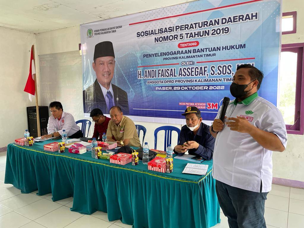 Ketua LBH Kumham PI cabang Penajam Paser Utara Hendri Sutrisno, S.Sos, SH memaparkan cara mengakses bantuan hukum gratis.