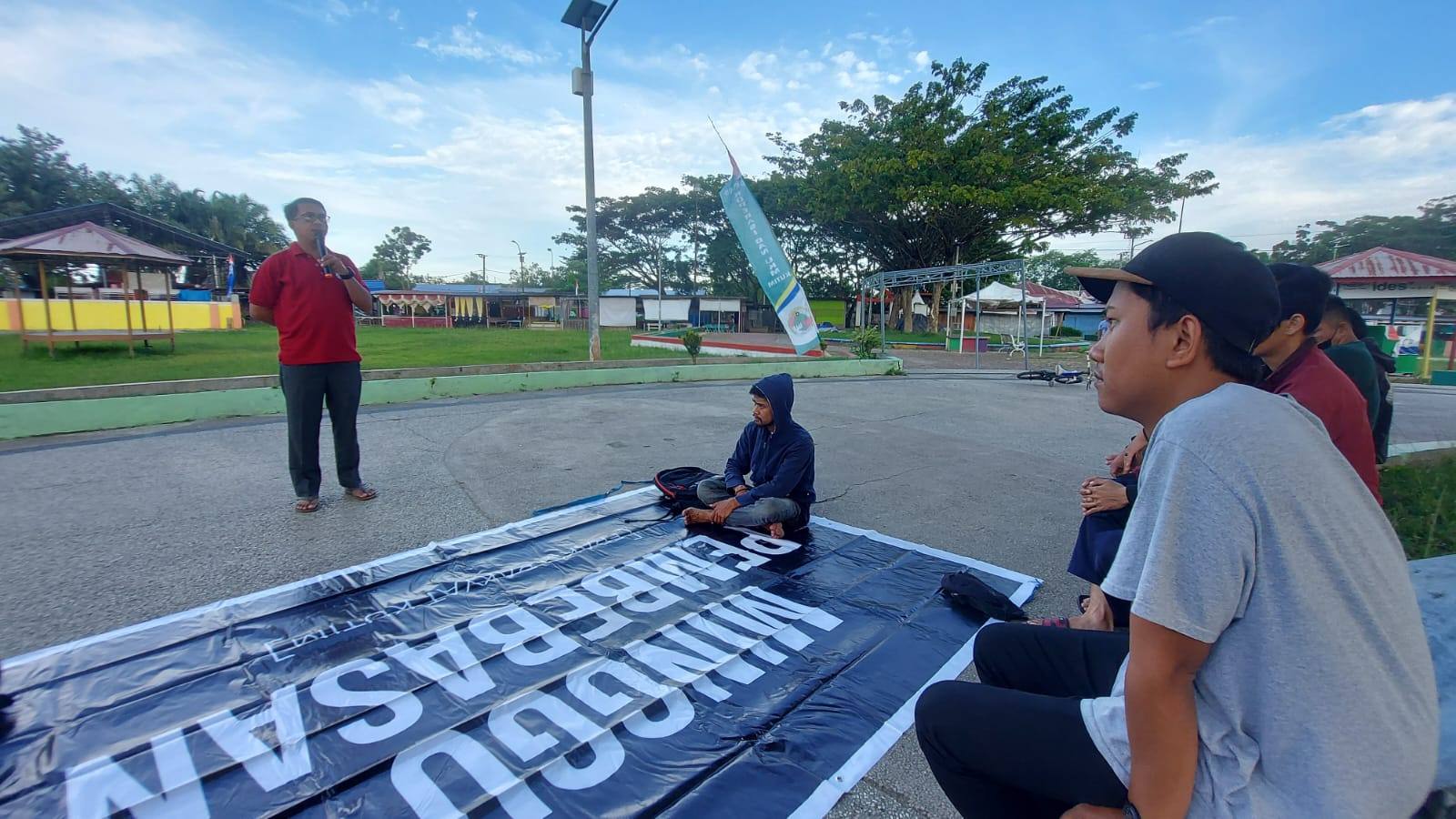 Koalisi Masyarakat Sipil Kutim menggelar mimbar bebas bertajuk "Kutim Bermasalah" di Taman Bersemi, Minggu (16/10/2022).