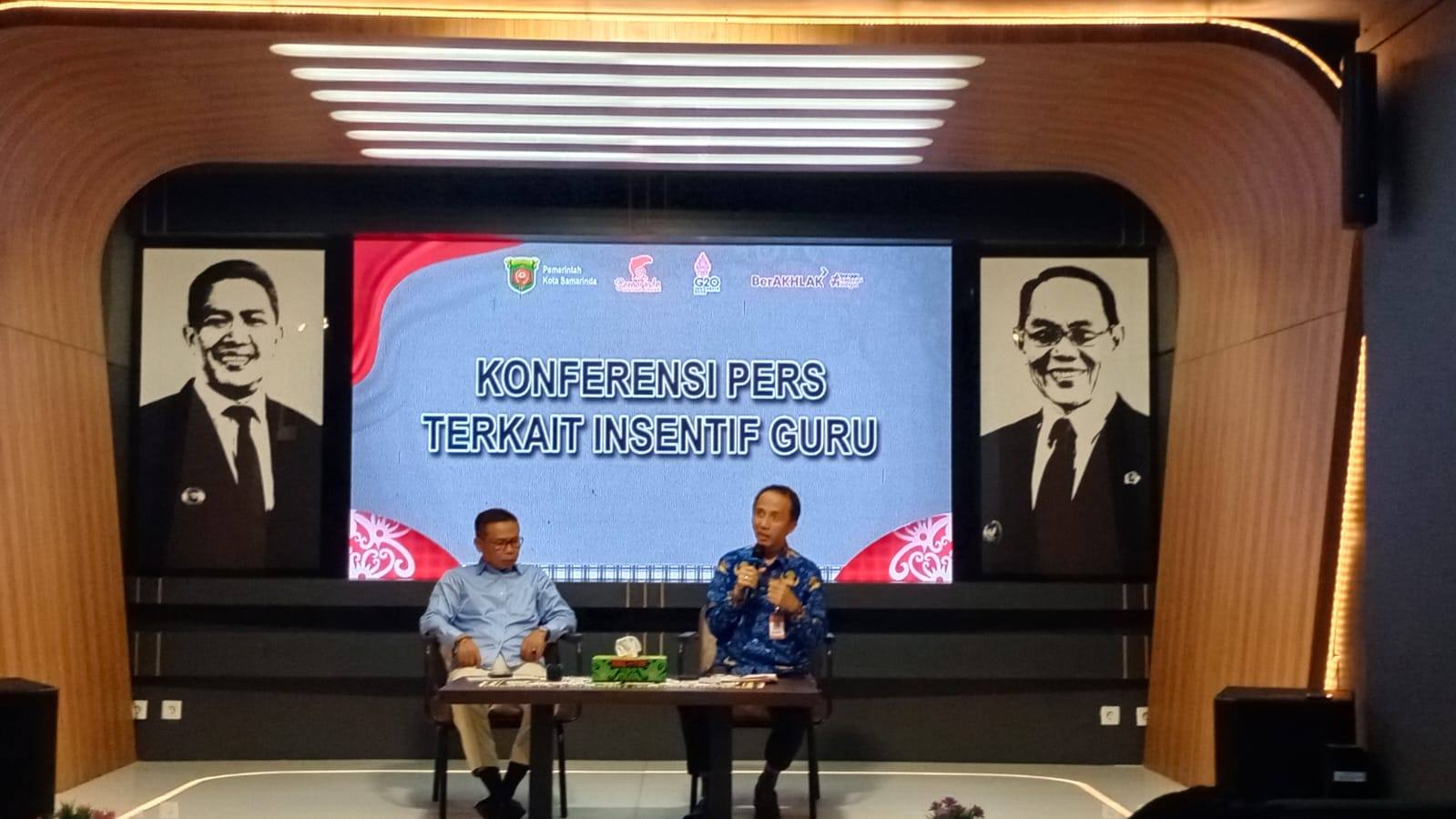 Konferensi pers hasil konsultasi ulang Pemkot Samarinda bersama perwakilan guru, Senin (17/10/2022).