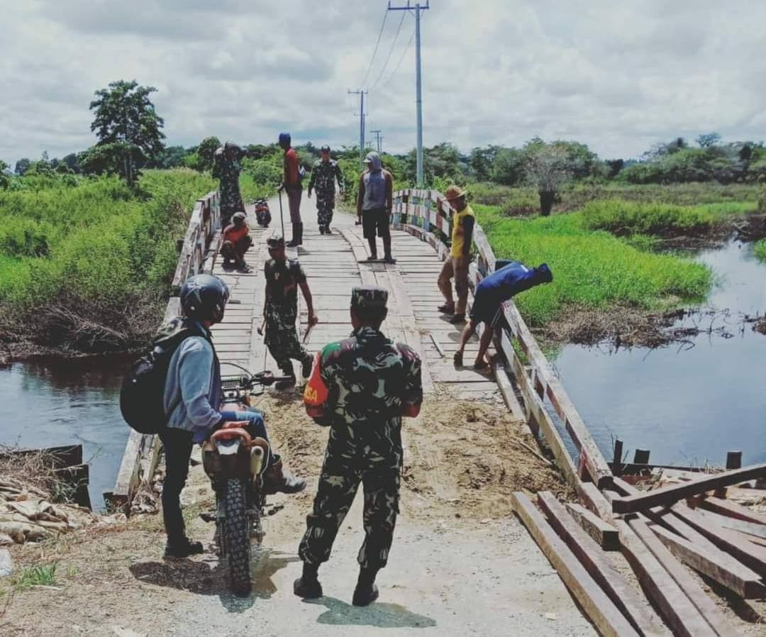 Ketua Komisi II DPRD Kukar Temukan Kontruksi Jembatan di Muara Muntai Alami Penurunan, Perbaikan Dilakukan Swadaya