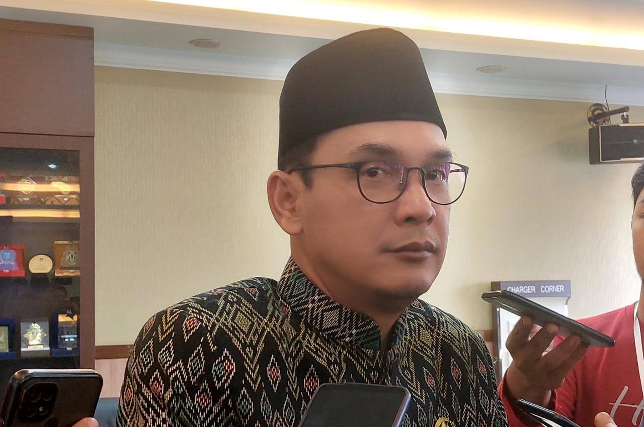 Proyek Jalan Oloy Menuju Desa Kayu Batu Diduga Bermasalah, Wakil Ketua DPRD Kukar Sayangkan Sikap Kontraktor