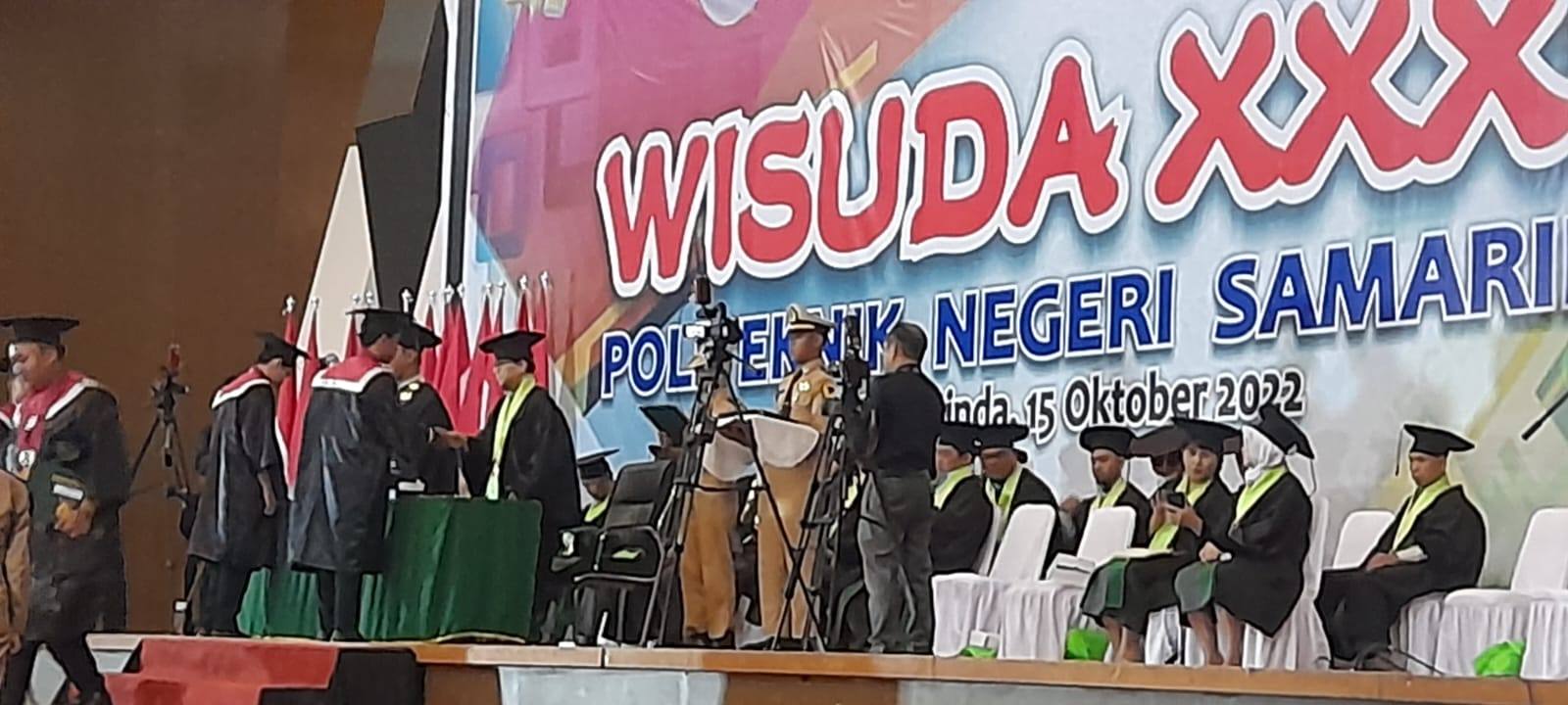 Lepas 1.529 wisudawan, Plt Direktur Polnes Samarinda Budi Nugroho berharap lulusan jadi agen perubahan di masyarakat.